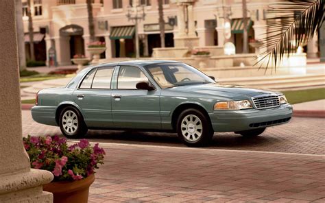 ford crown victoria 2006 photo