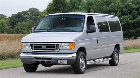 ford e-350 2007 photo