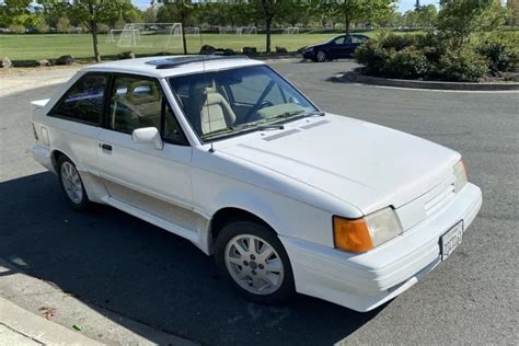 ford escort 1987 photo