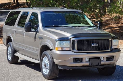 ford excursion 2002 photo