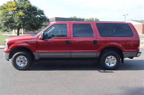 ford excursion photo