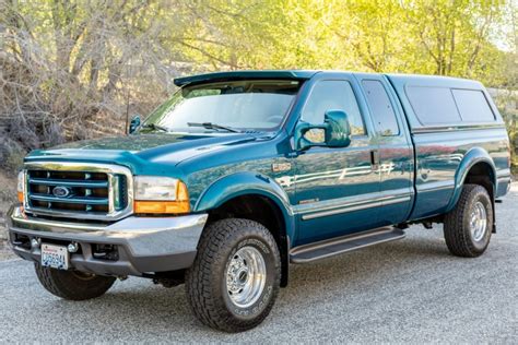 ford lariat 2000 photo