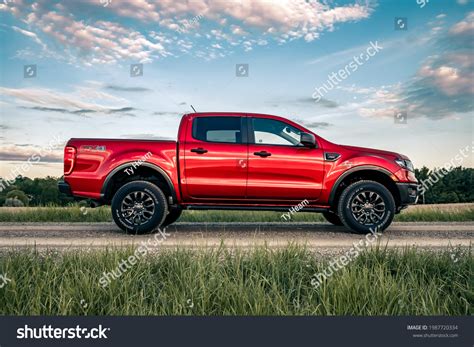 ford pickup photo