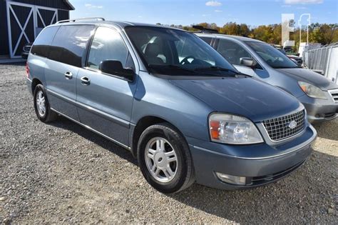 ford windstar 2004 photo