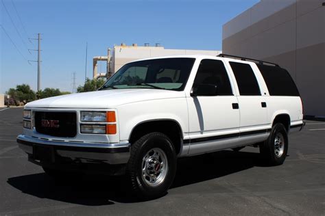 gmc c2500 suburban 1999 photo