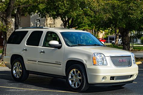 gmc denali 2010 photo