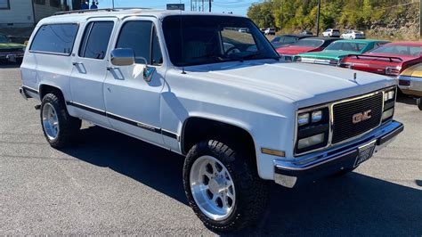 gmc suburban 1989 photo