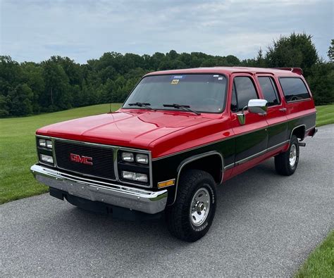 gmc suburban 1990 photo