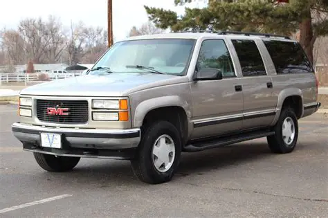 gmc suburban 1999 photo