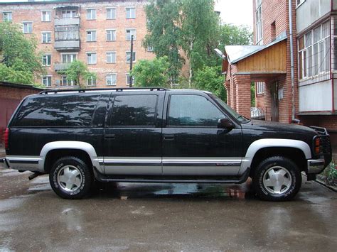 gmc suburban 2004 photo