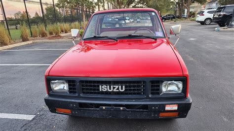 isuzu pickup truck 1987 photo