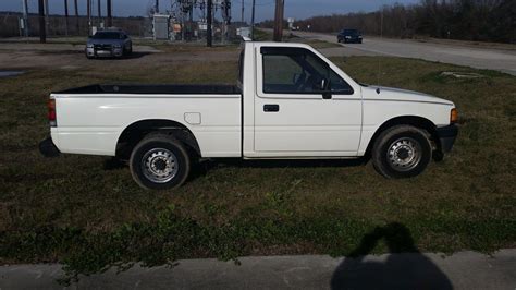 isuzu pickup truck 1993 photo