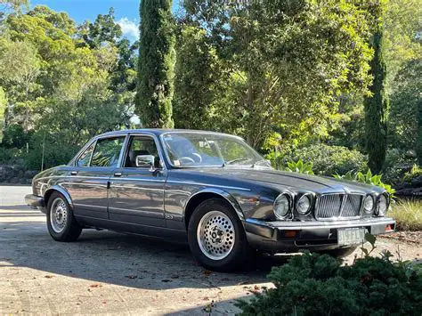 jaguar vanden plas 1984 photo