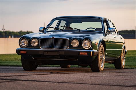 jaguar xj6 1983 photo