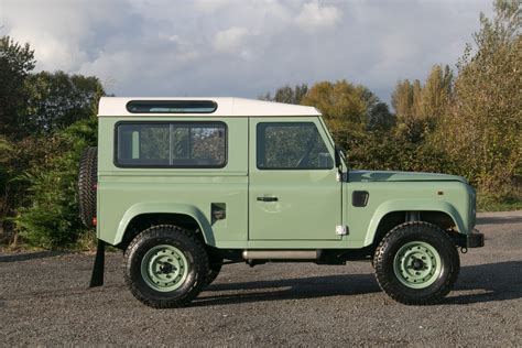 land rover defender 2002 photo