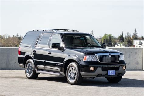 lincoln navigator 2004 photo