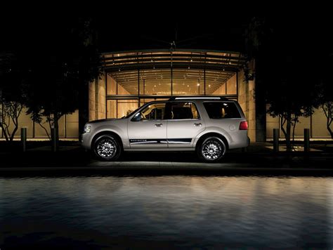 lincoln navigator 2011 photo