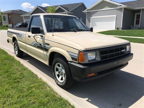 mazda mazda truck 1986 photo