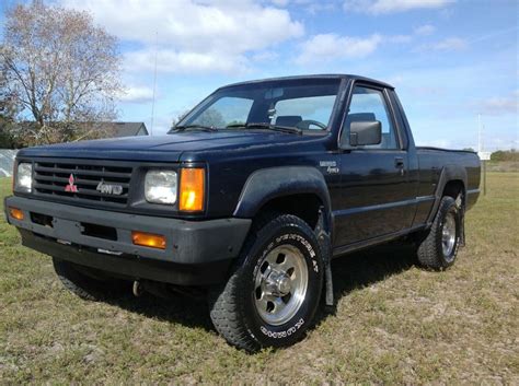 mitsubishi pickup 1988 photo