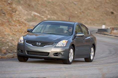 nissan altima hybrid photo