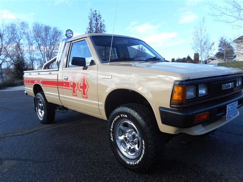 nissan pickup 1984 photo