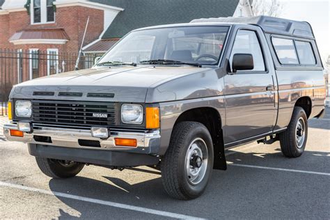 nissan pickup 1987 photo