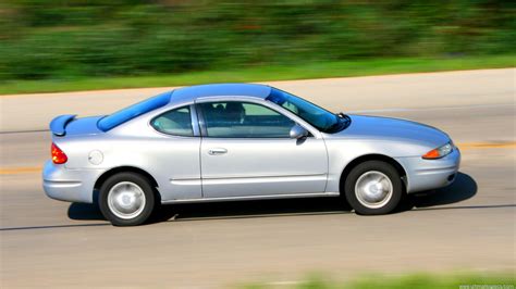 oldsmobile alero photo