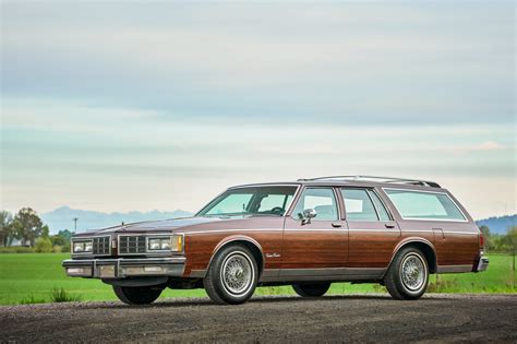 oldsmobile custom cruiser 1983 photo