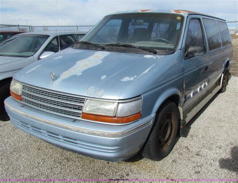 plymouth grand voyager 1992 photo