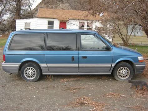 plymouth voyager (awd) 1994 photo