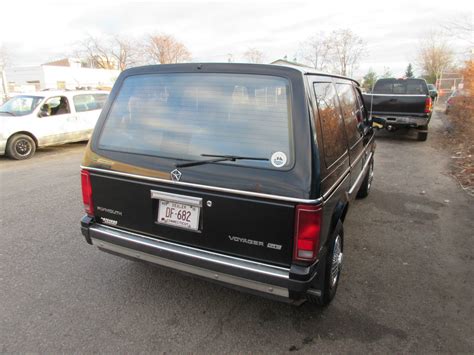 plymouth voyager 1985 photo