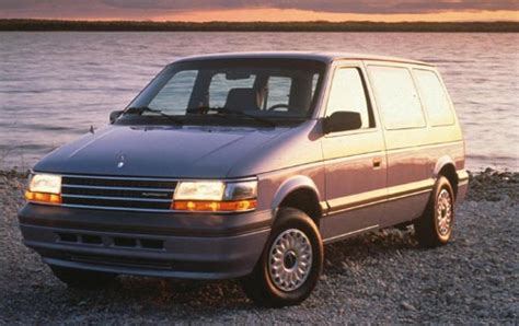 plymouth voyager 1995 photo