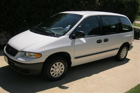 plymouth voyager 1997 photo