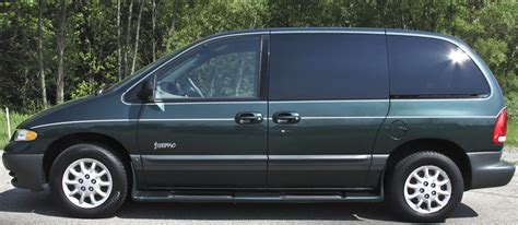 plymouth voyager 1998 photo