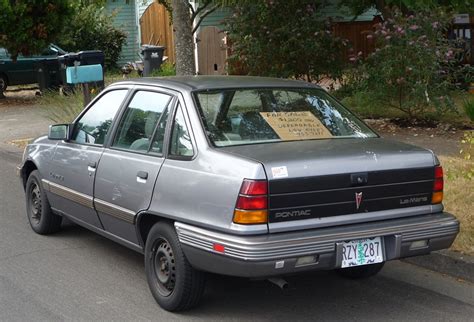 pontiac lemans 1989 photo