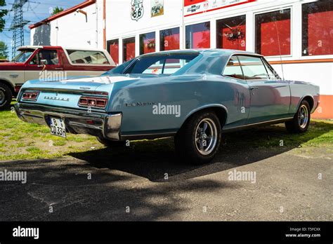 pontiac lemans photo