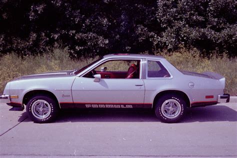 pontiac sunbird photo