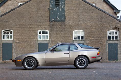 porsche 944 photo