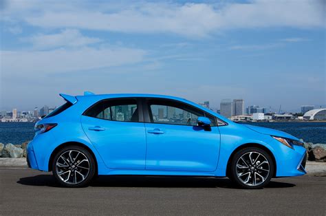 toyota corolla hatchback photo