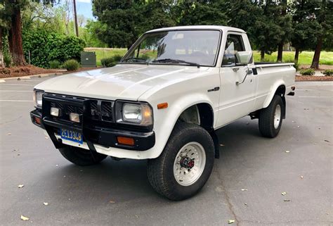 toyota pickup 1982 photo