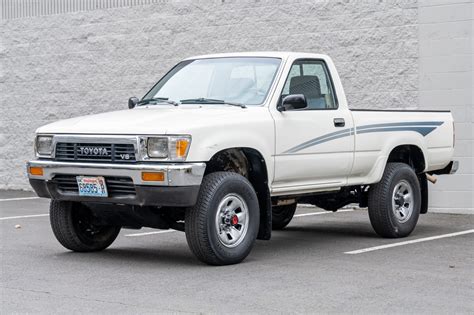 toyota pickup 1990 photo