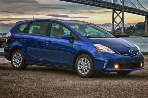 toyota prius v 2014 photo