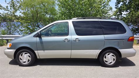 toyota sienna 2000 photo