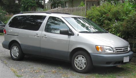 toyota sienna 2003 photo