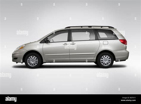 toyota sienna 2006 photo