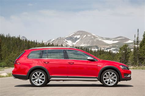 volkswagen golf alltrack photo